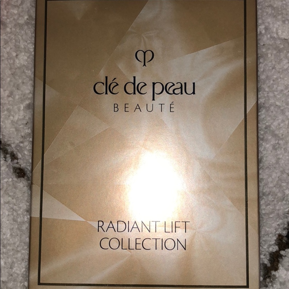 Cle de peau Radiant Lift Collection